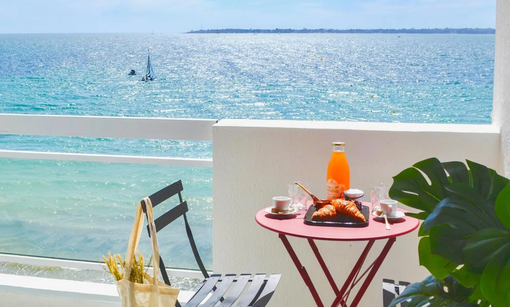Apartment -Le Phare- Front De Mer A Concarneau Avec Balcon France